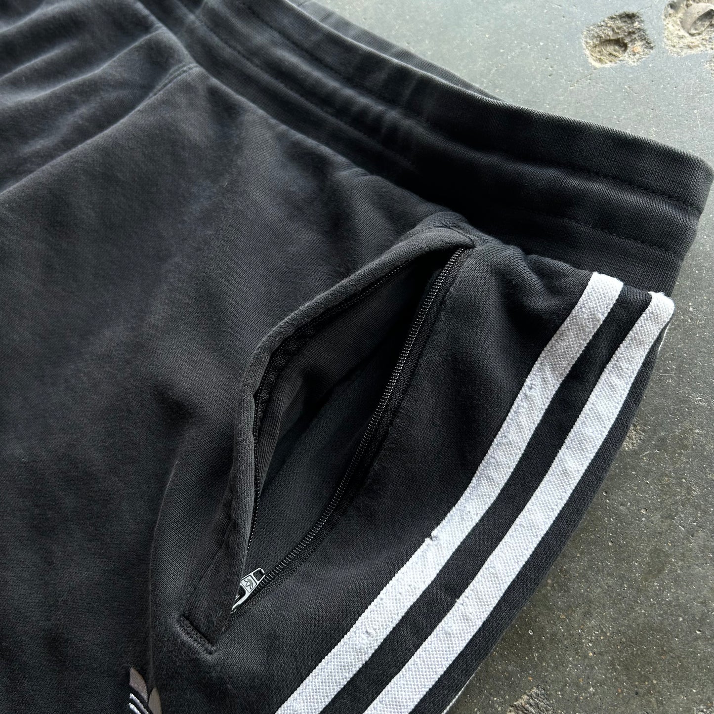 Adidas Sweatpants - M