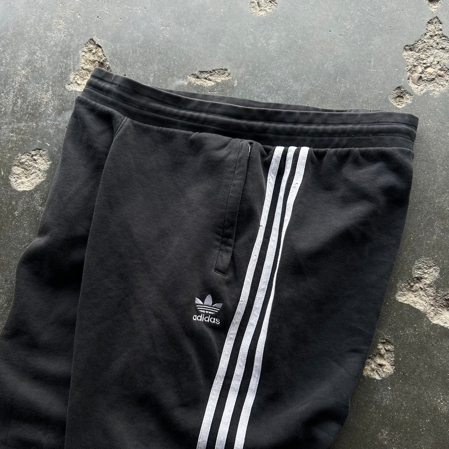 Adidas Sweatpants - M