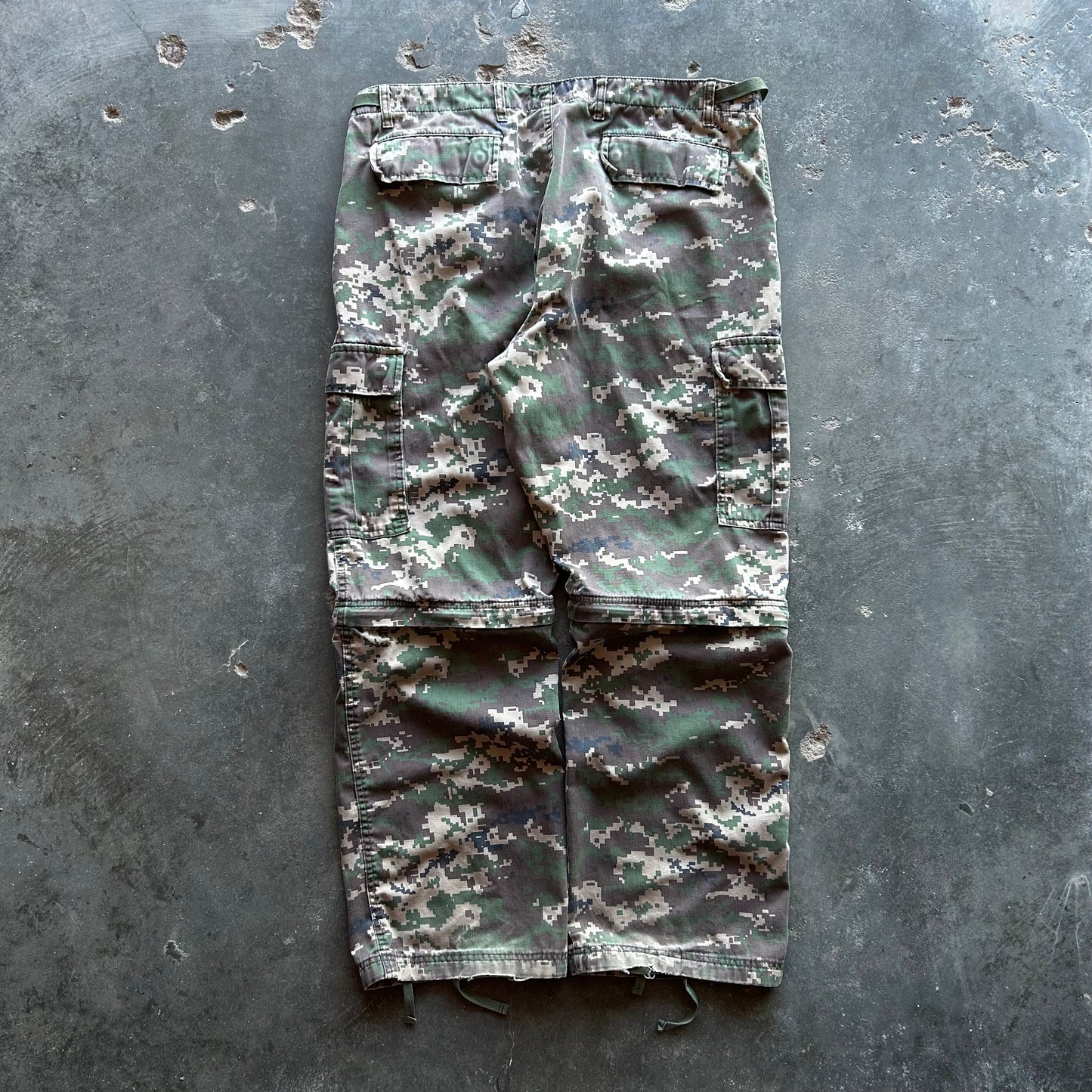 Army Camo Cargo Pants - 40/XXL